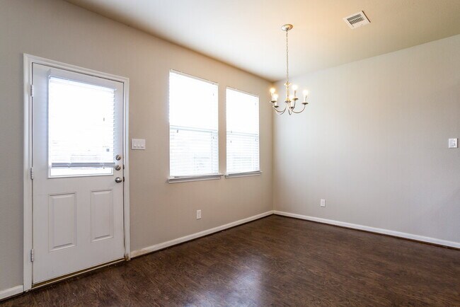 Foto del edificio - 23630 Maple View Dr
