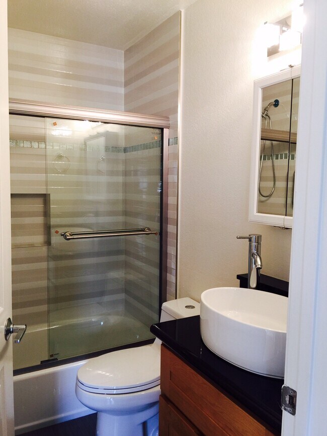 baño remodelado - 10740 Lawler St