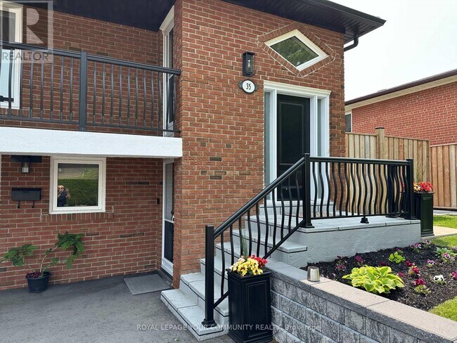 Photo du bâtiment - 35 Raymond Rd