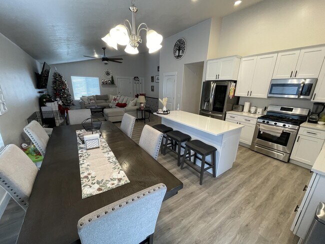 Foto del edificio - 2323 E Weeping Willow Way