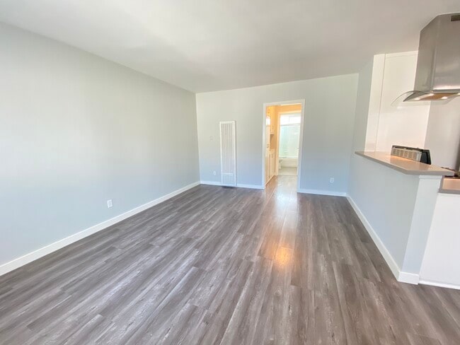 Building Photo - 3723 Mentone Ave