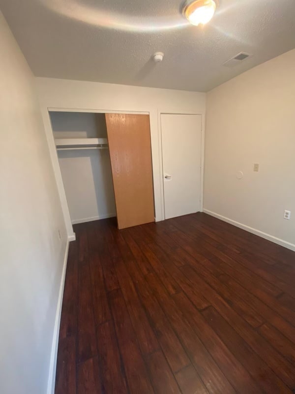 Building Photo - 656 Palisades Dr