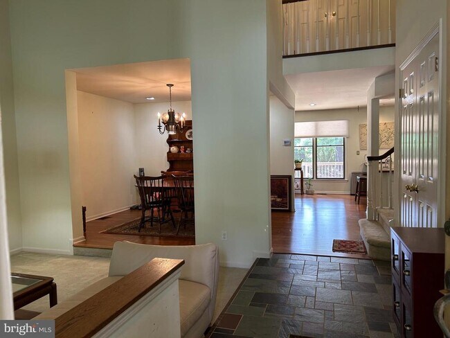 Building Photo - 206 Springhouse Pond