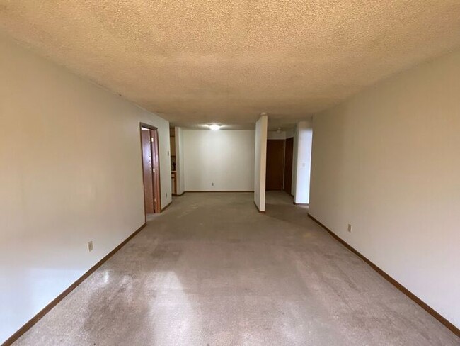 Building Photo - $950 | 1 Bedroom, 1 Bathroom Apartment | N...