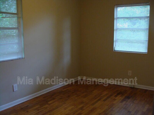 Foto del edificio - 1205 E 67th St