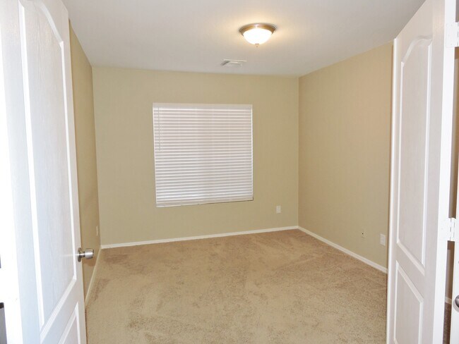 Foto del edificio - 4 BEDROOM 2 1/2 BATHROOM WITH OFFICE AND LOFT