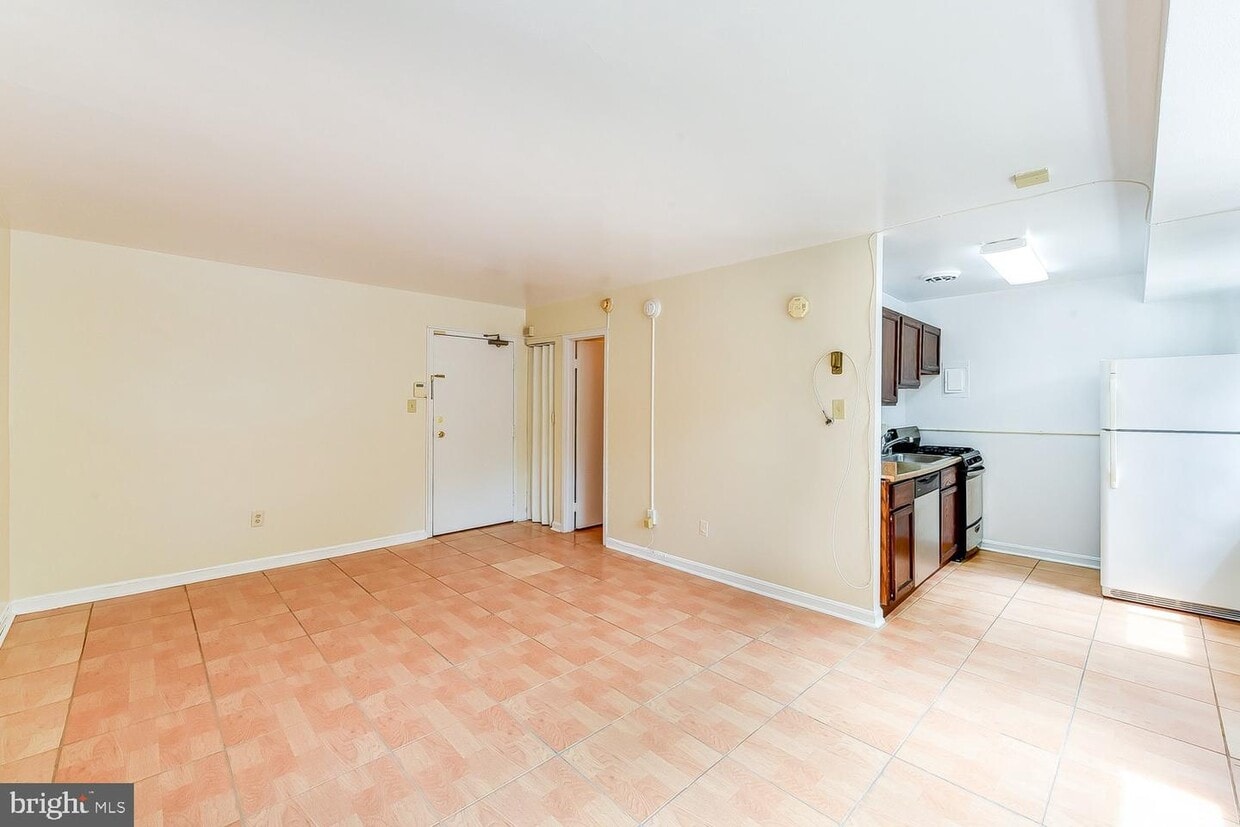Primary Photo - 2710 Macomb St NW
