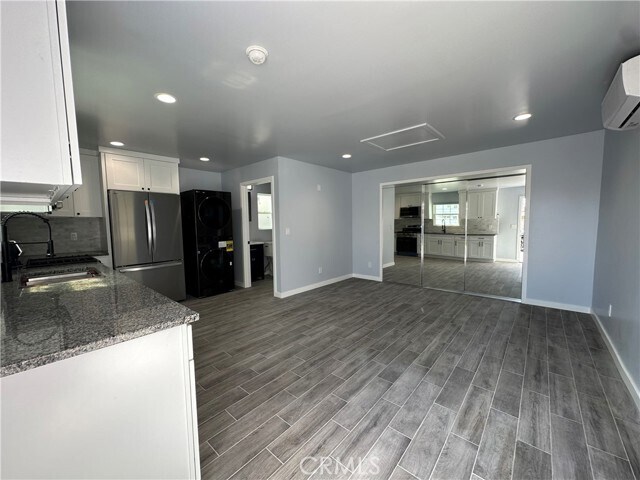 Building Photo - 11245 Benfield Ave