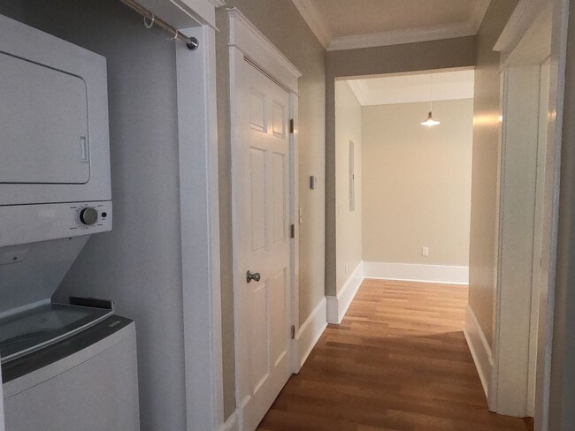 Building Photo - Studio Apartment In The Annesdale Area