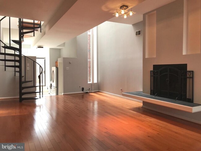 Building Photo - 1231 Linden Pl NE