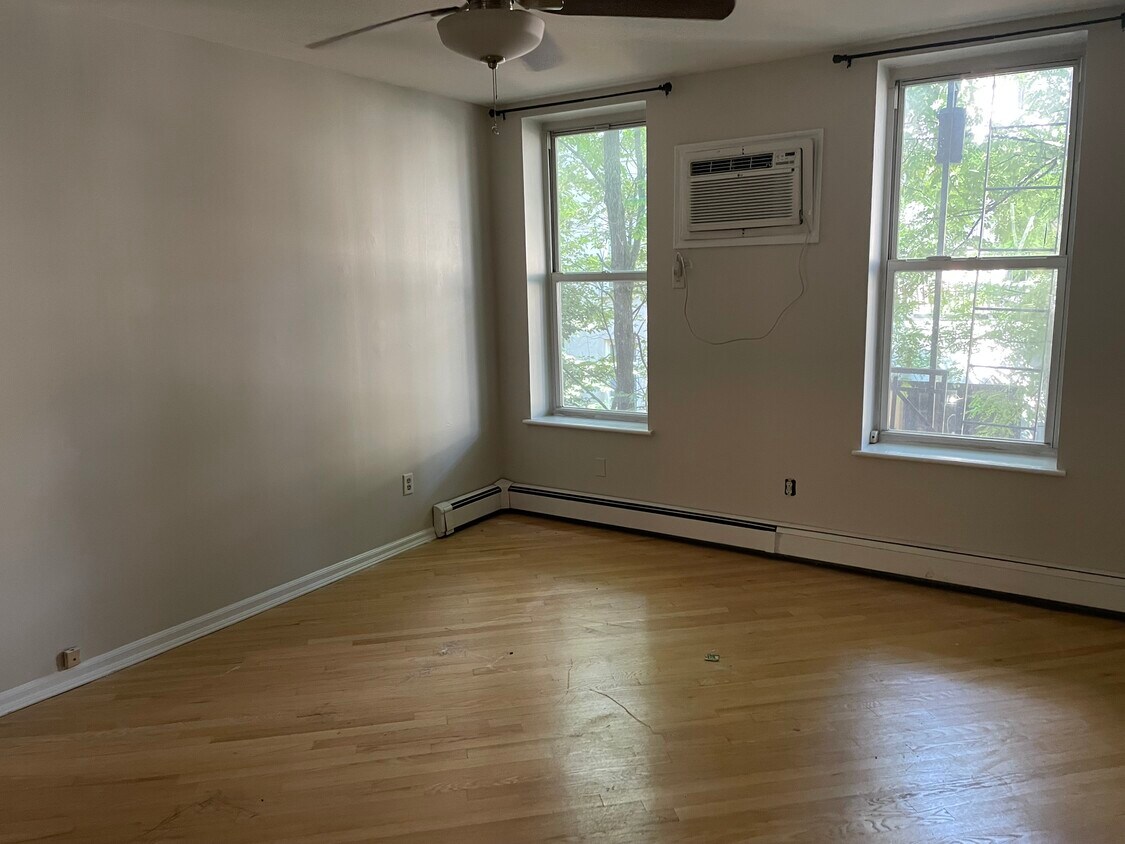 Foto principal - 1204 Washington St