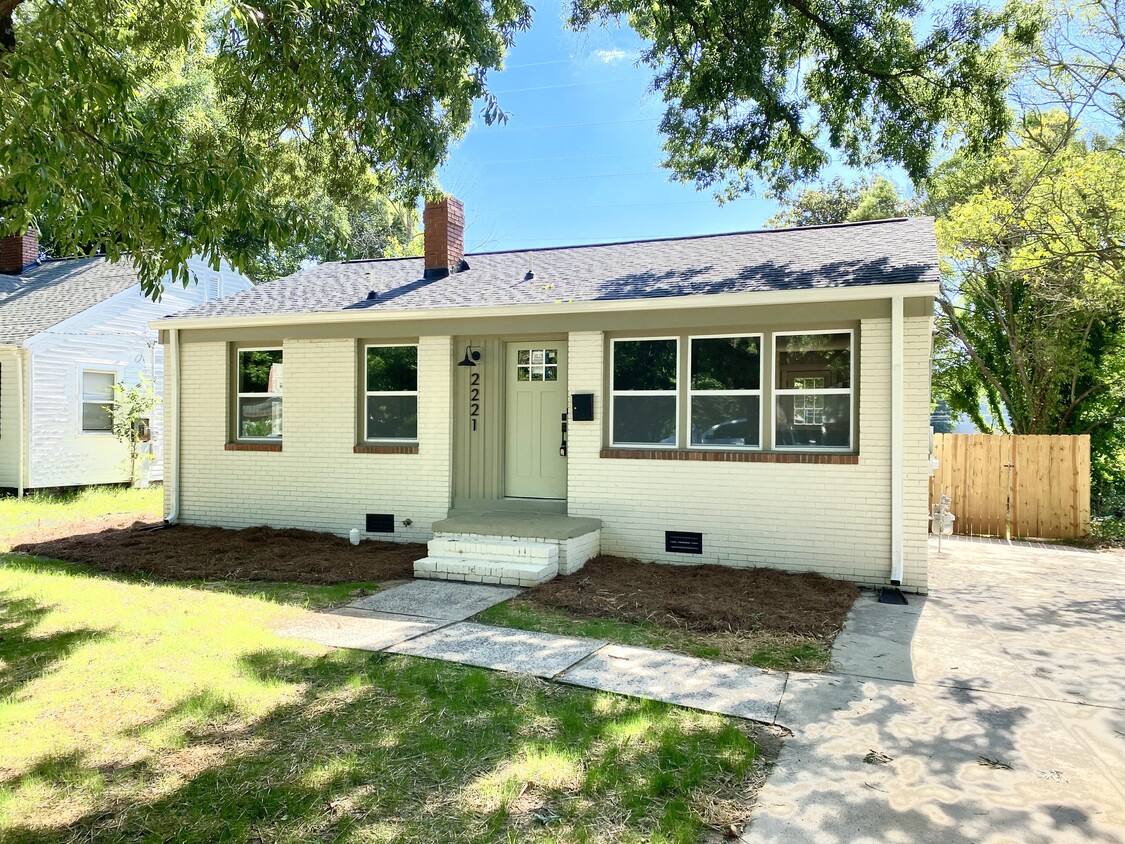 Primary Photo - 2221 Highland St