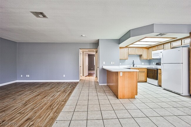 Building Photo - 8410 Eldora Ave