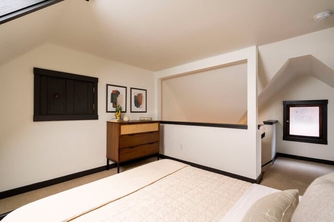 Building Photo - 2319 NW Raleigh St