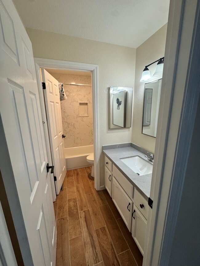 Foto del edificio - 1166 Fox Hollow Ct