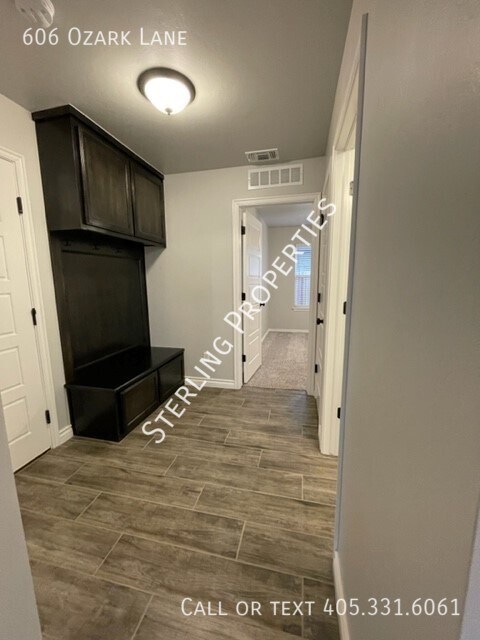 Foto del edificio - 606 Ozark Ln