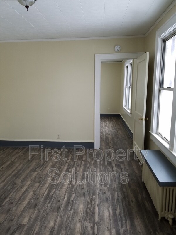 Building Photo - 415 Woodlawn Ave