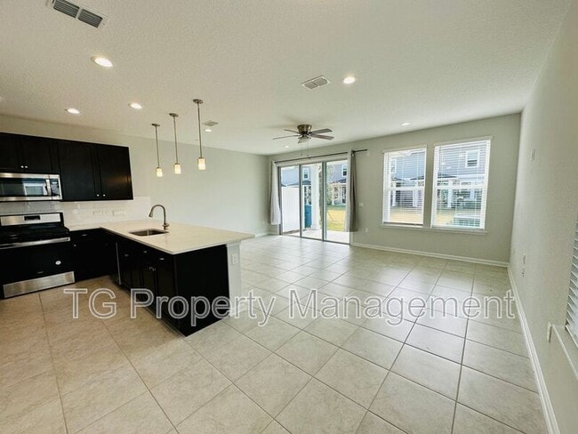 Building Photo - 84 Pinebury Ln