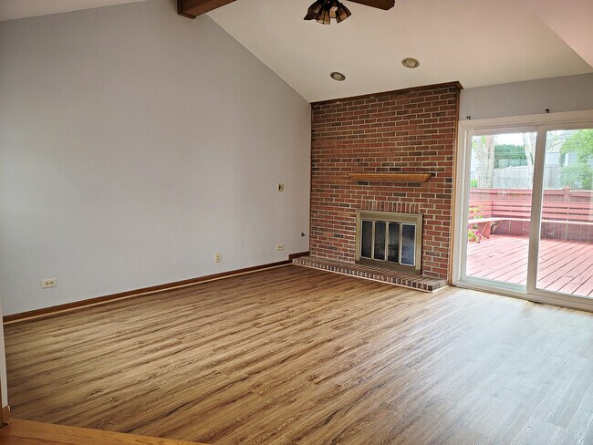 Foto del edificio - 14 White Pine Dr