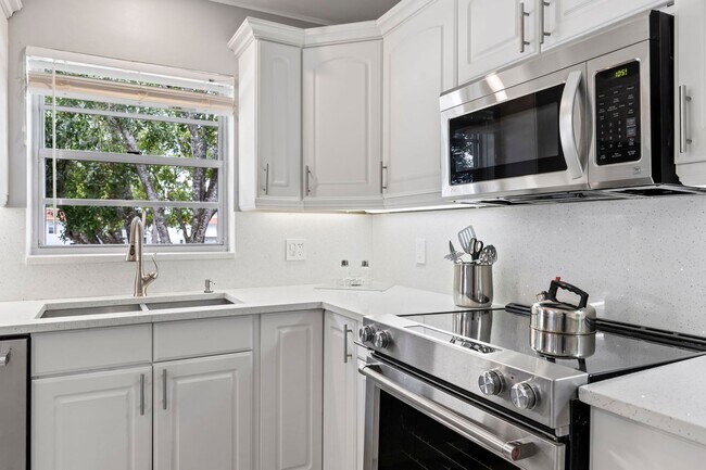 Foto del edificio - (55+) 2/2 Furnished Condo in Jensen Beach