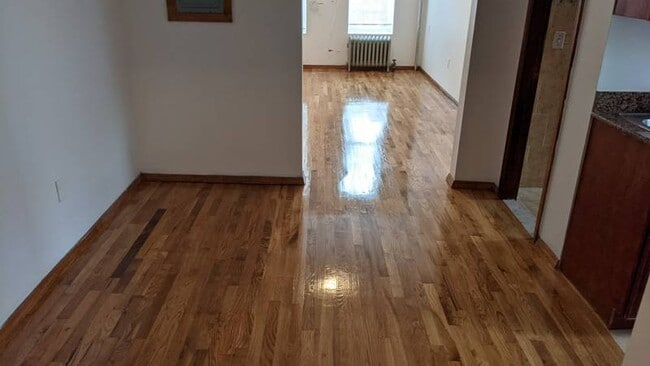 Building Photo - 152 E 39th St