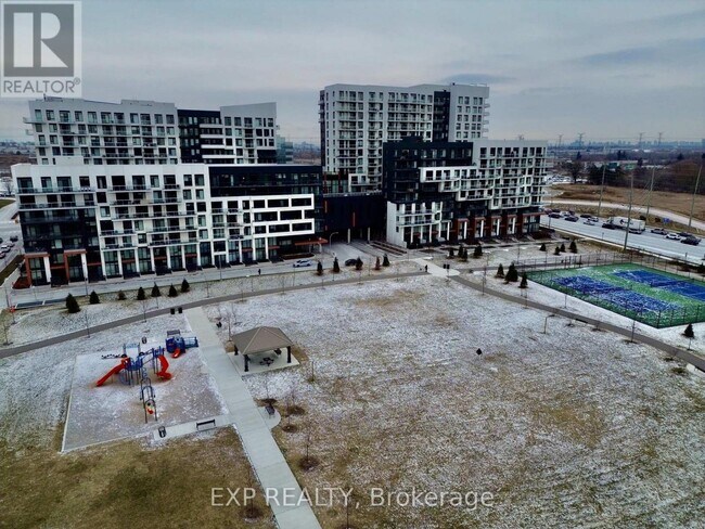 Photo du bâtiment - 10 Rouge Valley Dr W