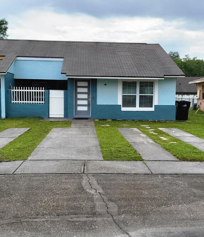 Foto del edificio - 830 Whippoorwill Dr