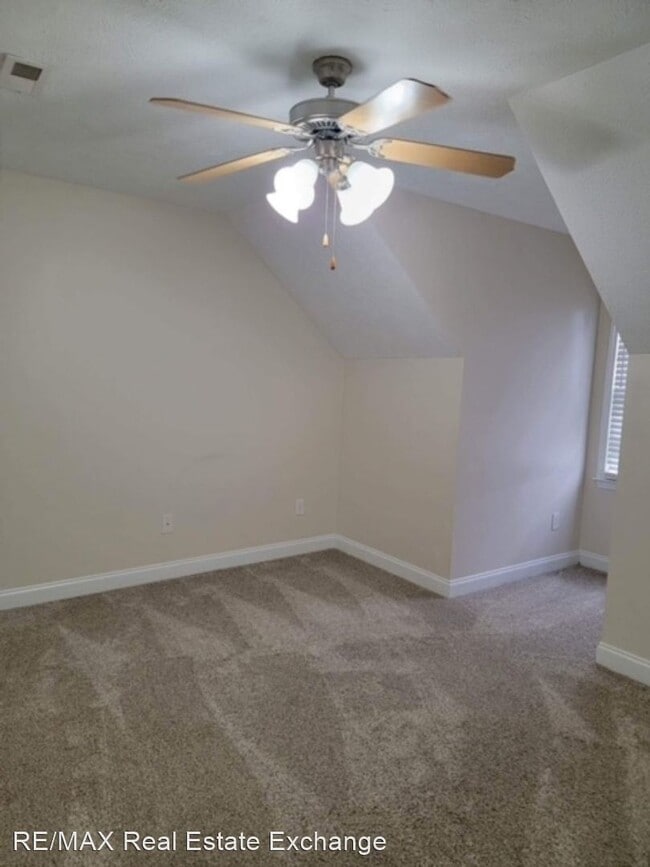 Building Photo - 4 br, 2.5 bath House - 628 Amberdale Circle W