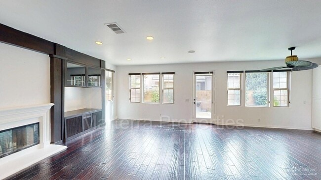 Foto del edificio - Beautiful Home in Eastside Coast Mesa