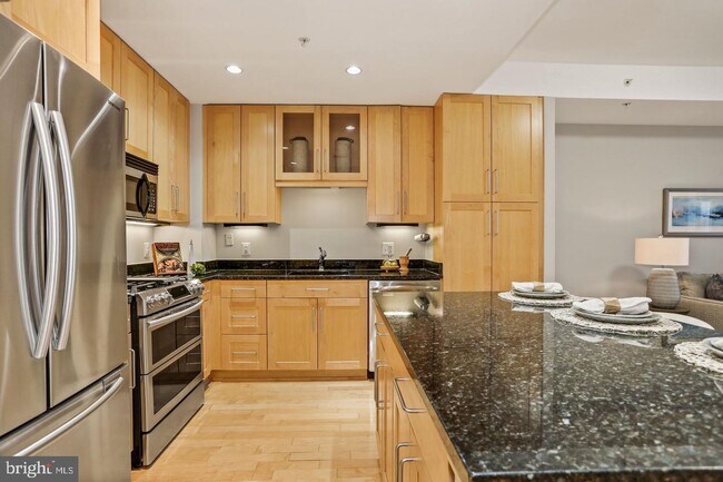 Foto del edificio - 8220 Crestwood Heights Dr