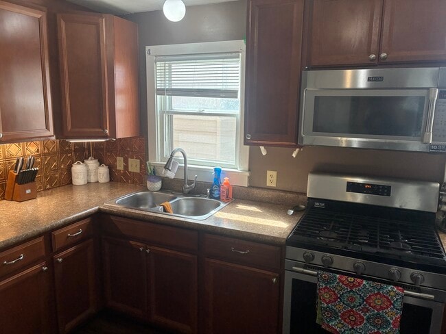 Building Photo - 712 N 2nd St