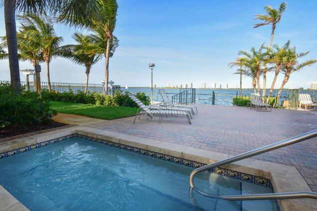 Foto principal - 1125 Lake Shore Dr