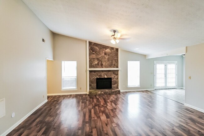 Building Photo - 2468 Mistletoe Ln SW
