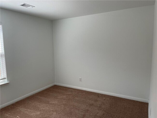 Building Photo - 120 Fairfax Ln