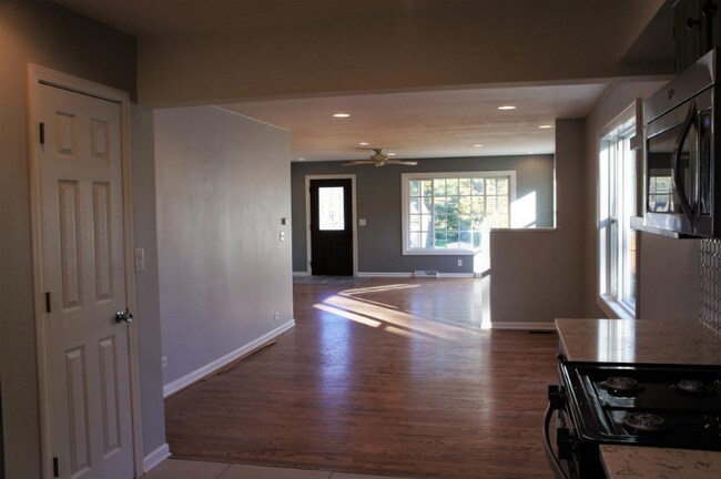 Building Photo - 4213 Riverview Dr