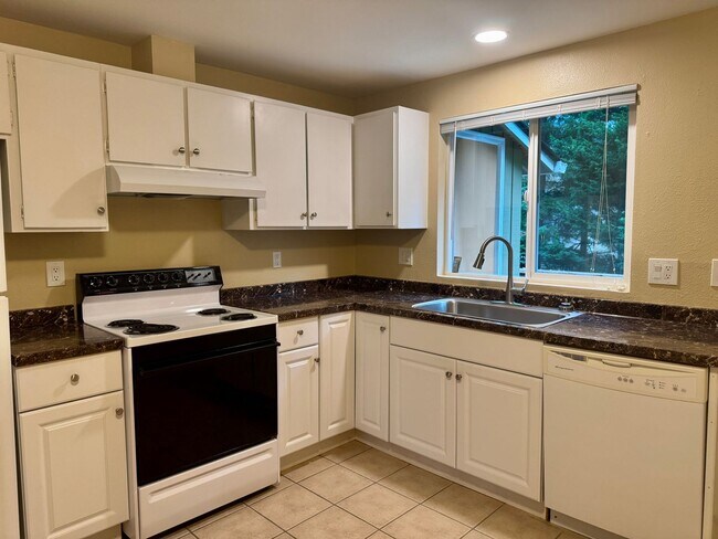 Foto del edificio - 79X Four Plex