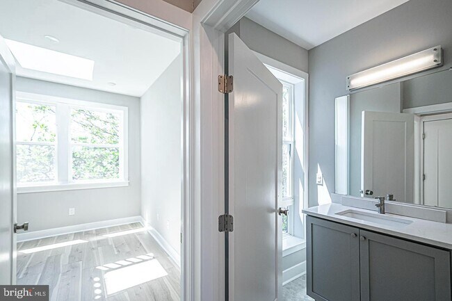 Building Photo - 1020 S 53rd St