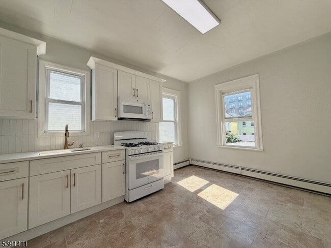 Building Photo - 53-55brill St