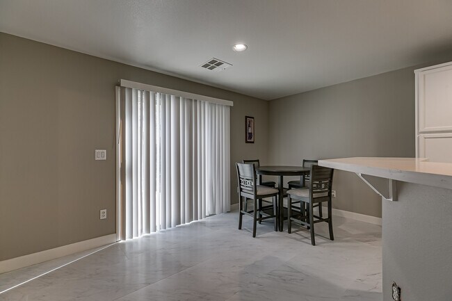Building Photo - 7252 Quarterhorse Ln