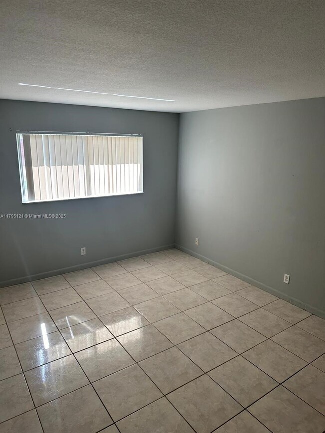 Foto del edificio - 2812 NW 55th Ave