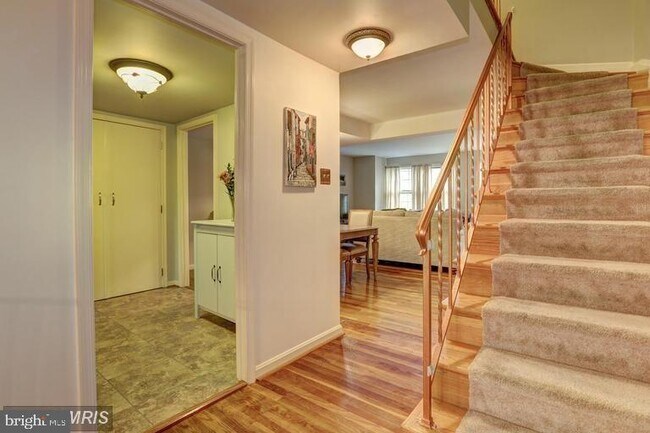 Foto del edificio - 3898 University Dr