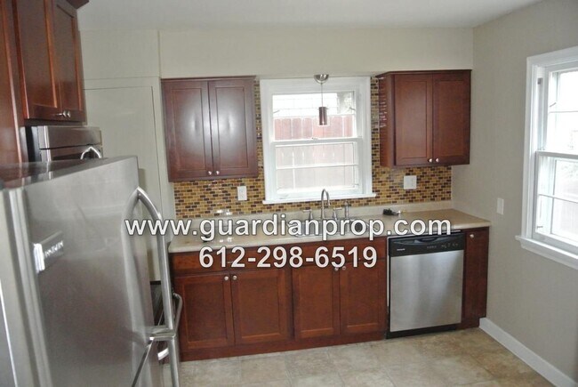 Foto del edificio - House in Midway Available September 1, Hardwood Floors, Updated Kitchen & Bath, Garage, Pet Frien...