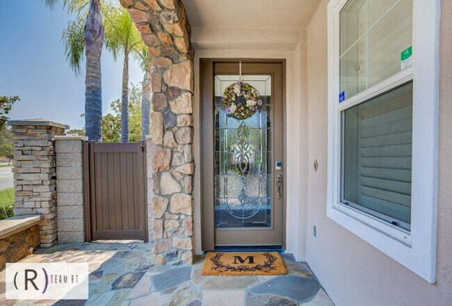 Foto del edificio - Gorgeous Solar-Powered Yorba Linda Home! Must View!