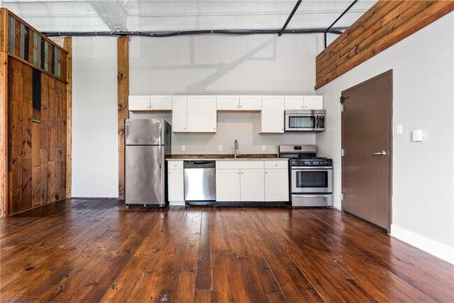 Building Photo - 558 St Francis St