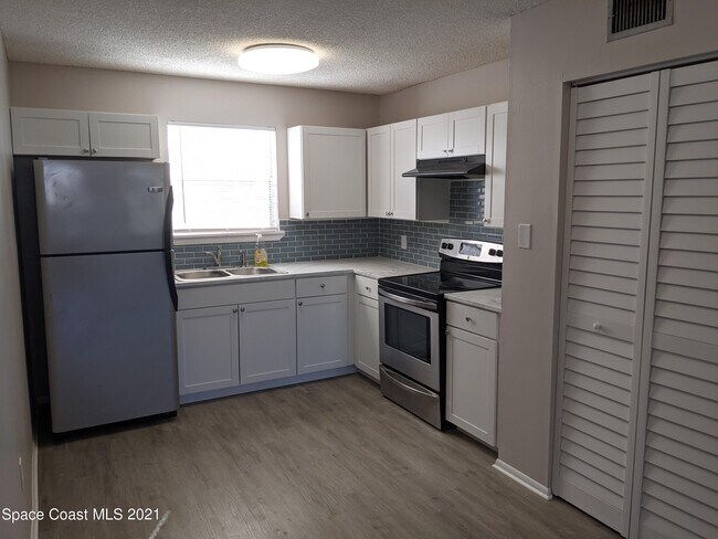 Building Photo - 323 Olmstead Dr