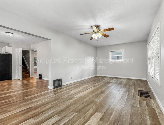 Foto del edificio - 729 Crescent St NE