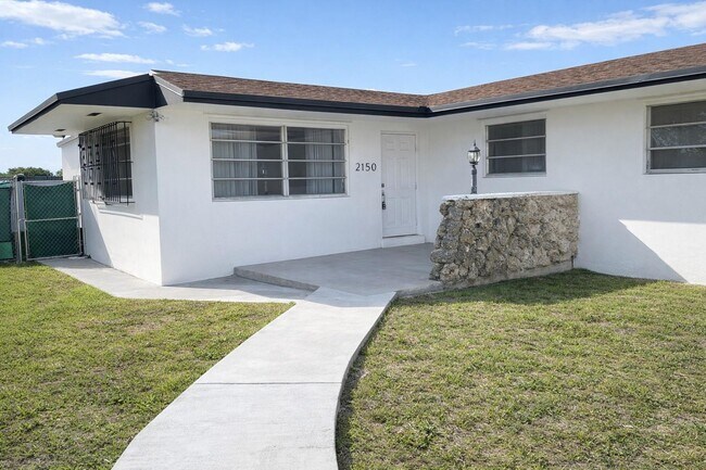 Building Photo - 2150 SW 72nd Ave