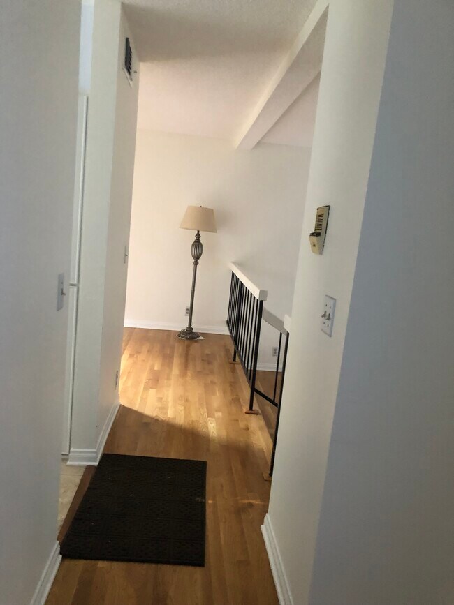 Foto del edificio - 1018 E 3rd St