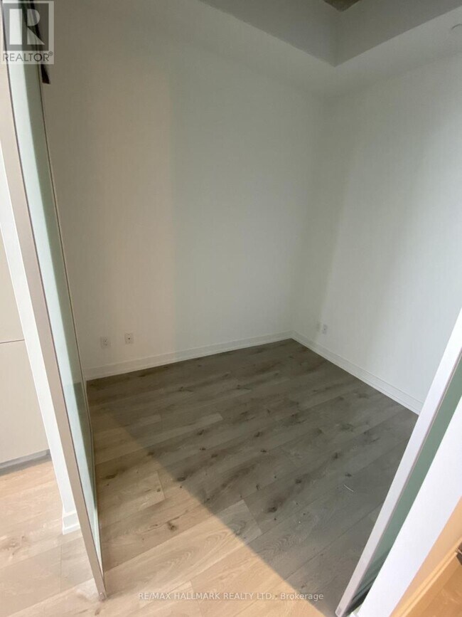 Photo du bâtiment - 161 Roehampton Ave