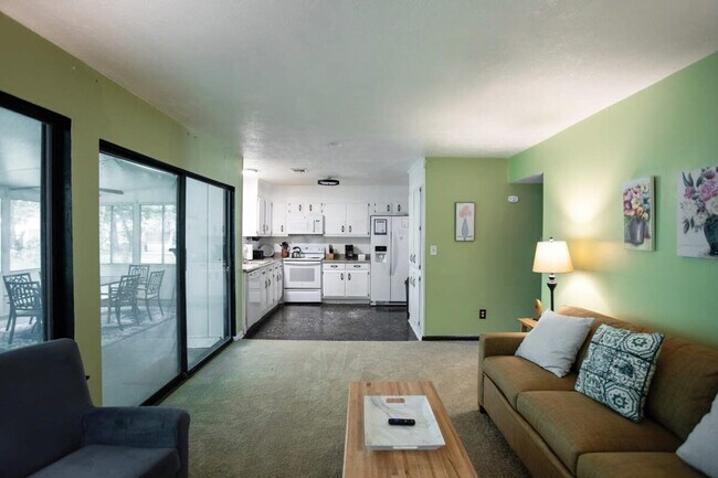 Building Photo - 2916 Moorcroft Dr